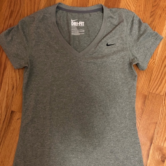 Nike Dri fit Grey V neck - Picture 2 of 2